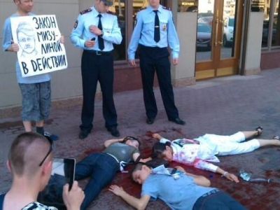 Акция в защиту ЛГБТ (Фото: twitter.com/ProtestSPb) Акция в защиту ЛГБТ (Фото: twitter.com/ProtestSPb)